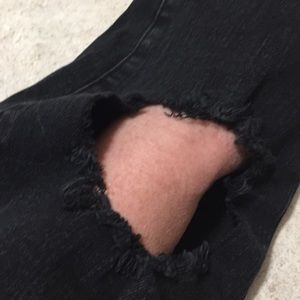 CAFE DENIM PREMIUM JEANS BLACK RIPPED KNEES DISTRESSED JEANS